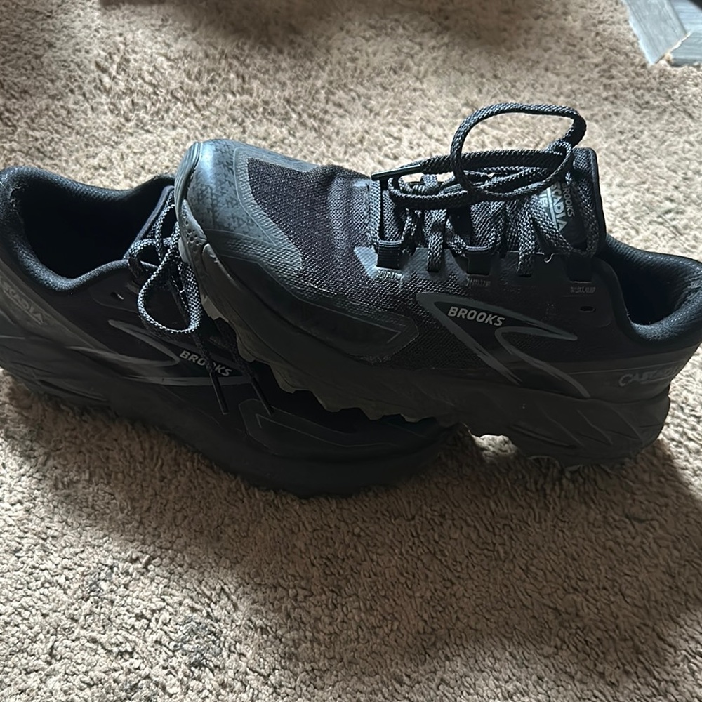 BROOKS SIZE 6 Cascadia